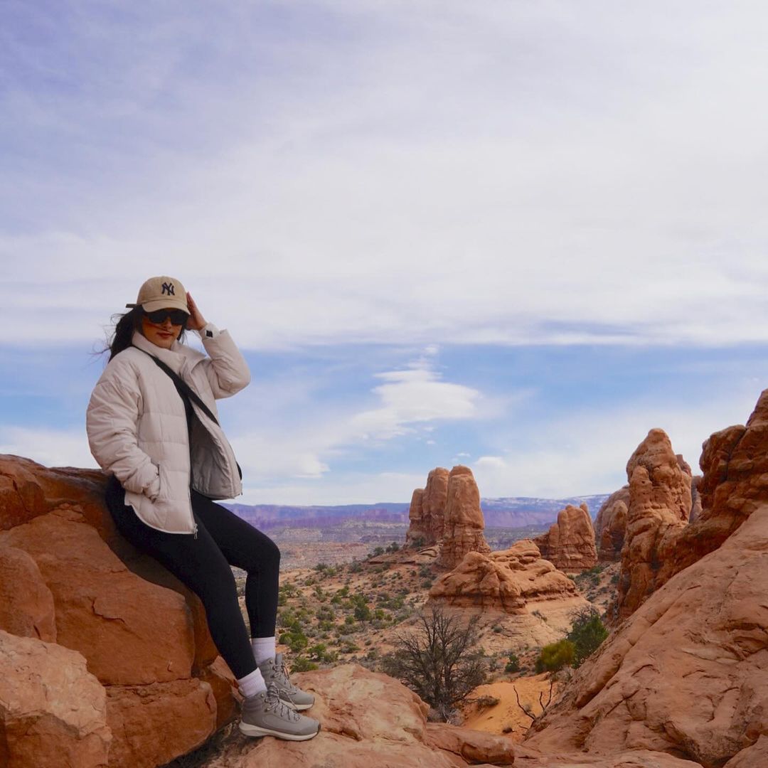 23+ Hiking Outfits For The Fall And Winter (Cute & Practical)