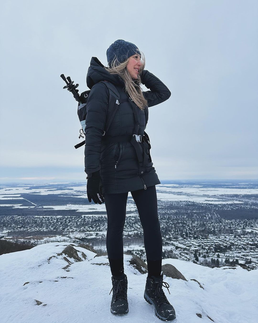 23+ Hiking Outfits For The Fall And Winter (Cute & Practical)
