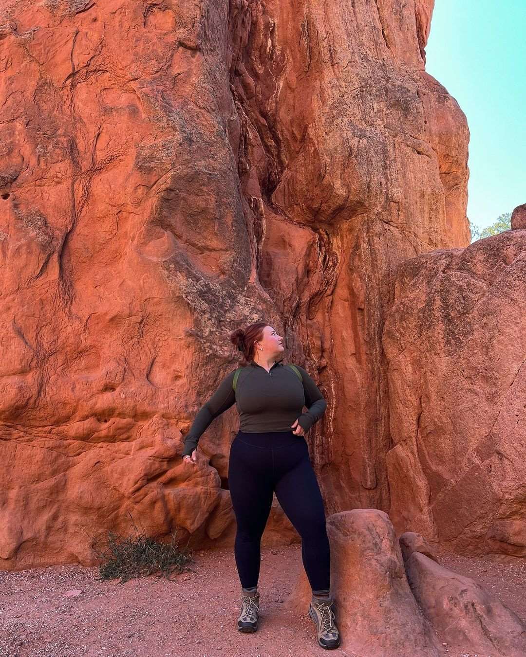 23+ Hiking Outfits For The Fall And Winter (Cute & Practical)