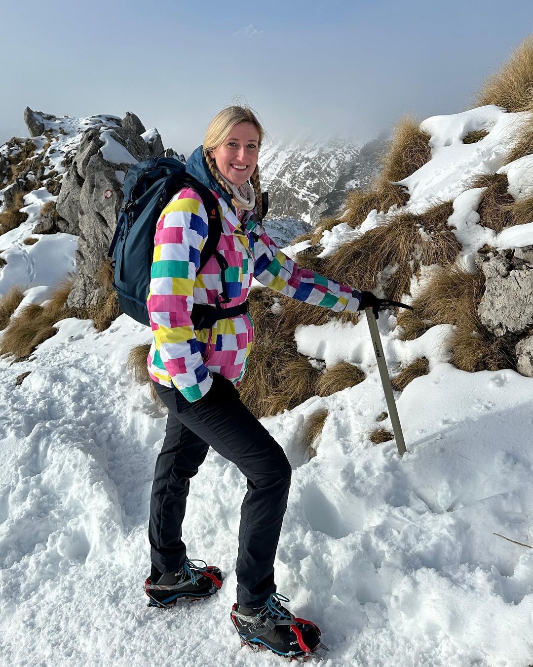 23+ Hiking Outfits For The Fall And Winter (Cute & Practical)