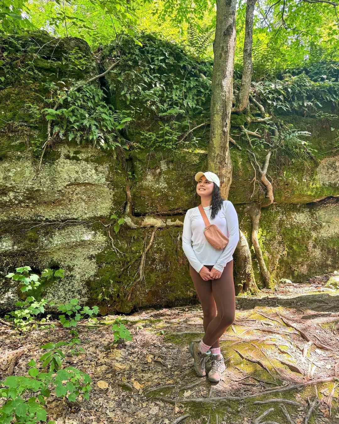 23+ Hiking Outfits For The Fall And Winter (Cute & Practical)