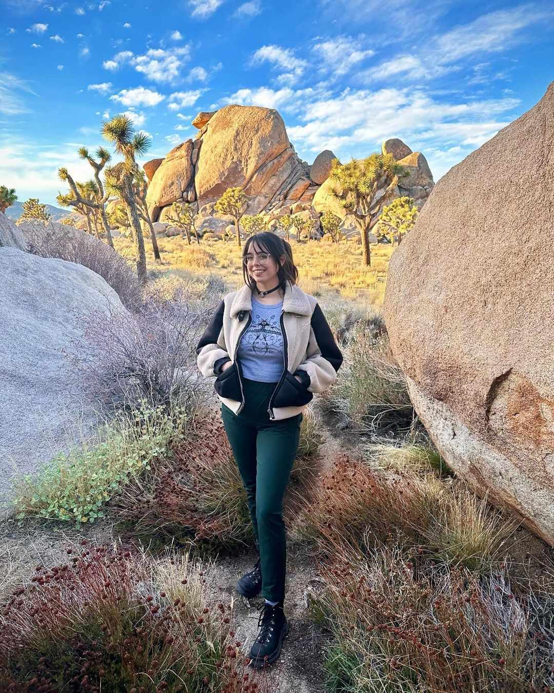 23+ Hiking Outfits For The Fall And Winter (Cute & Practical)