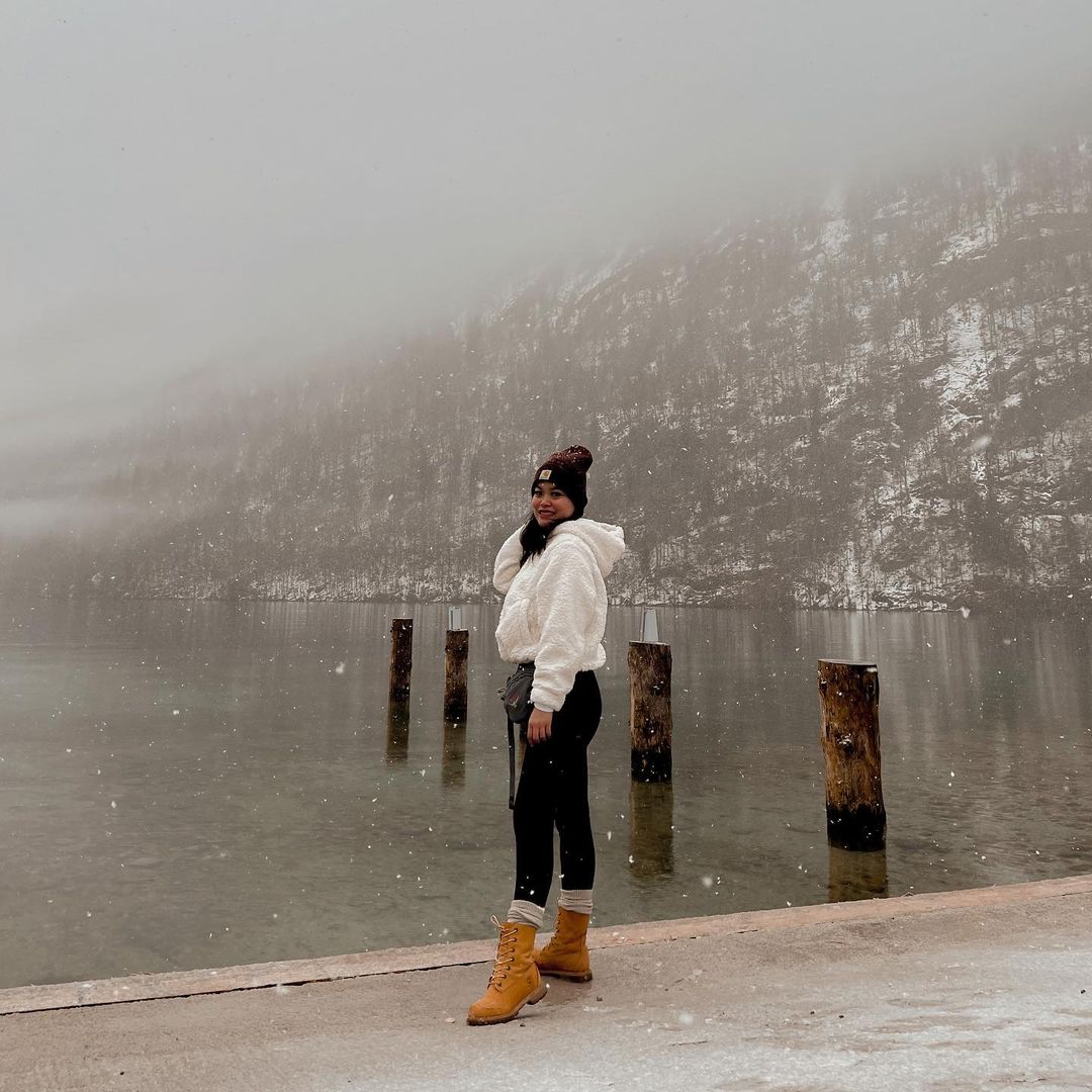 23+ Hiking Outfits For The Fall And Winter (Cute & Practical)