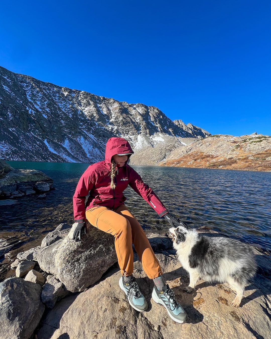 23+ Hiking Outfits For The Fall And Winter (Cute & Practical)