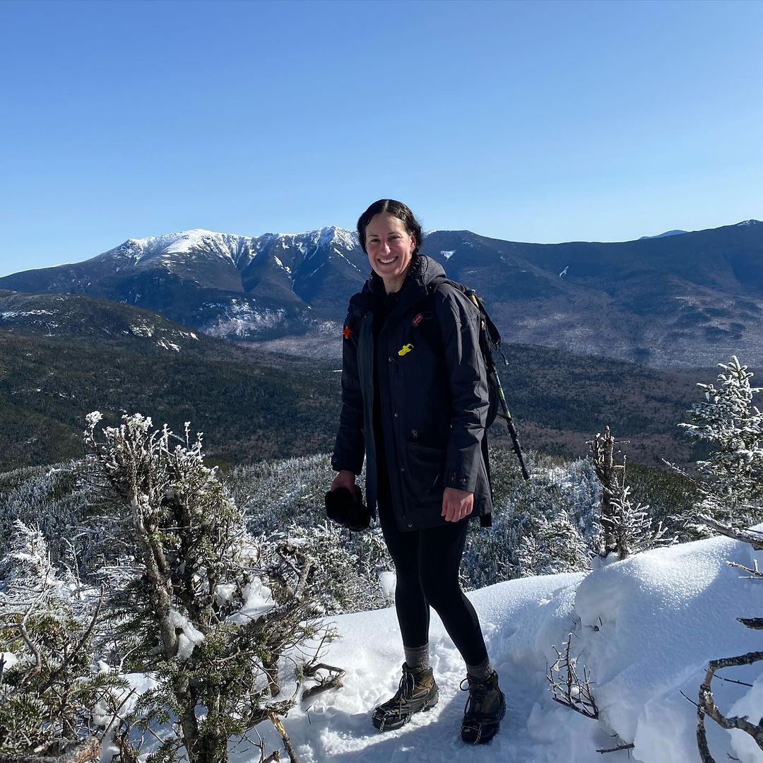23+ Hiking Outfits For The Fall And Winter (Cute & Practical)